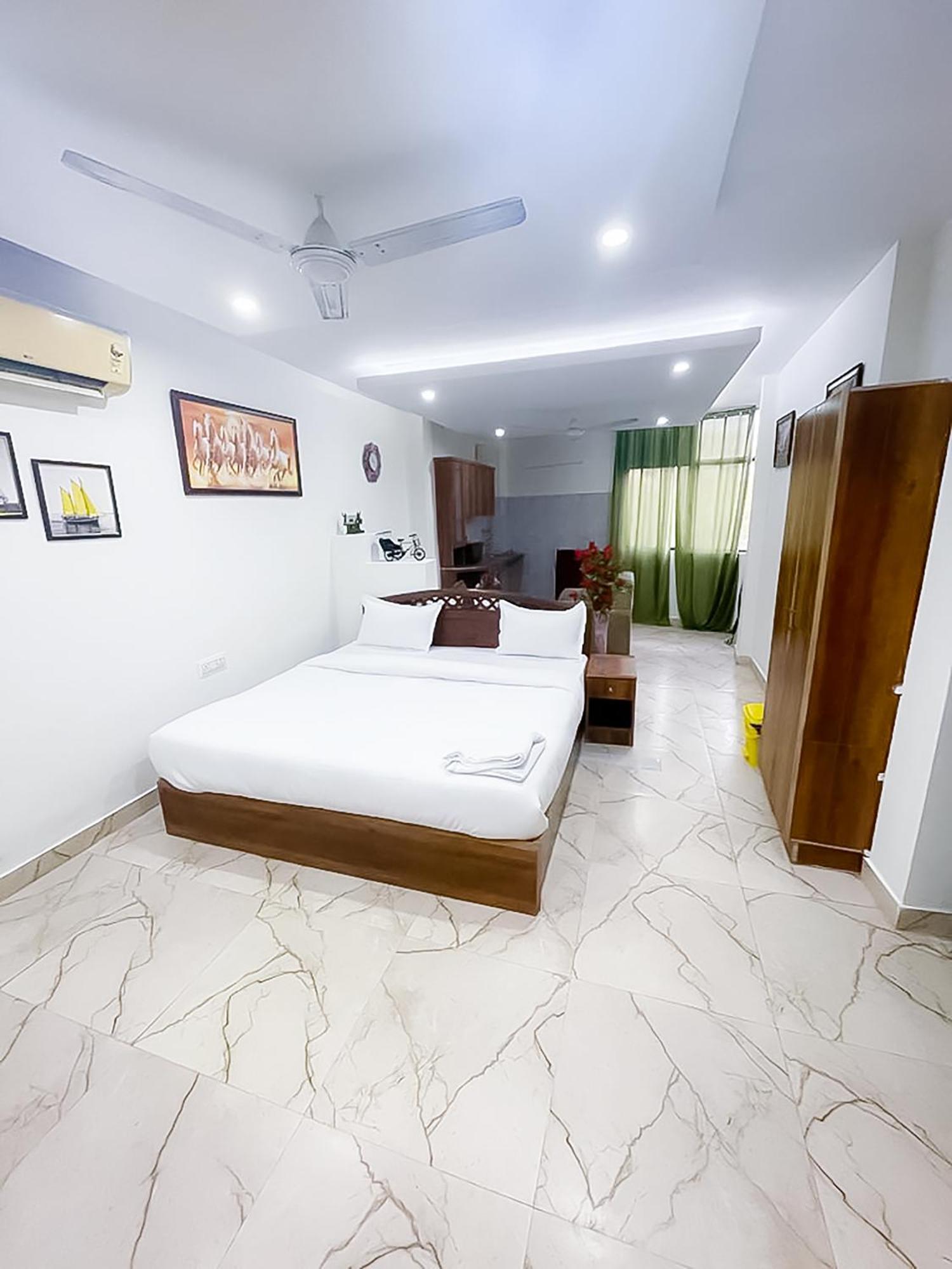 Hauz Khas Villa Near Miabella Cafe New Delhi