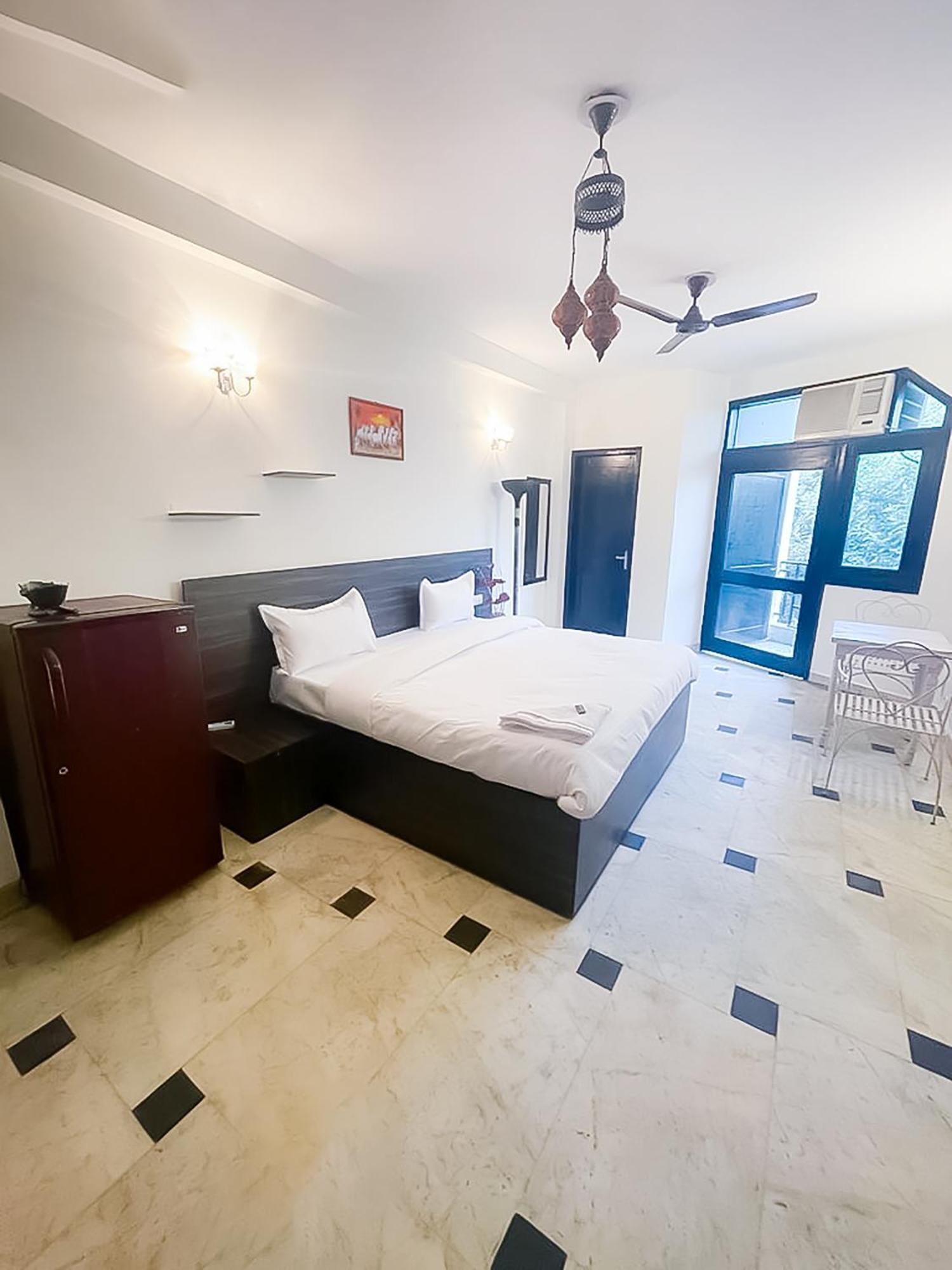 Hauz Khas Villa Near Miabella Cafe 3*